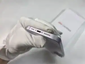 au Certified iPhone 14 充電ソケットキズチェック