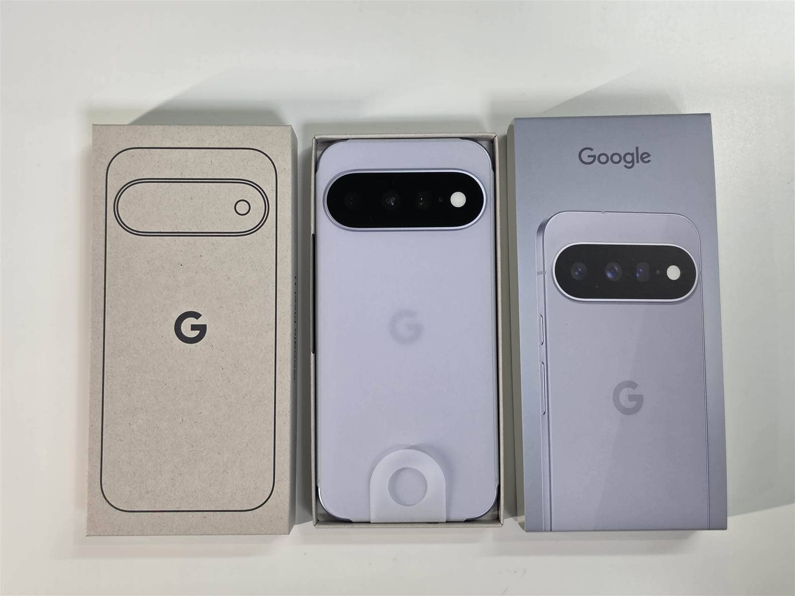 Pixel 11 開封 本体が箱に収まった状態