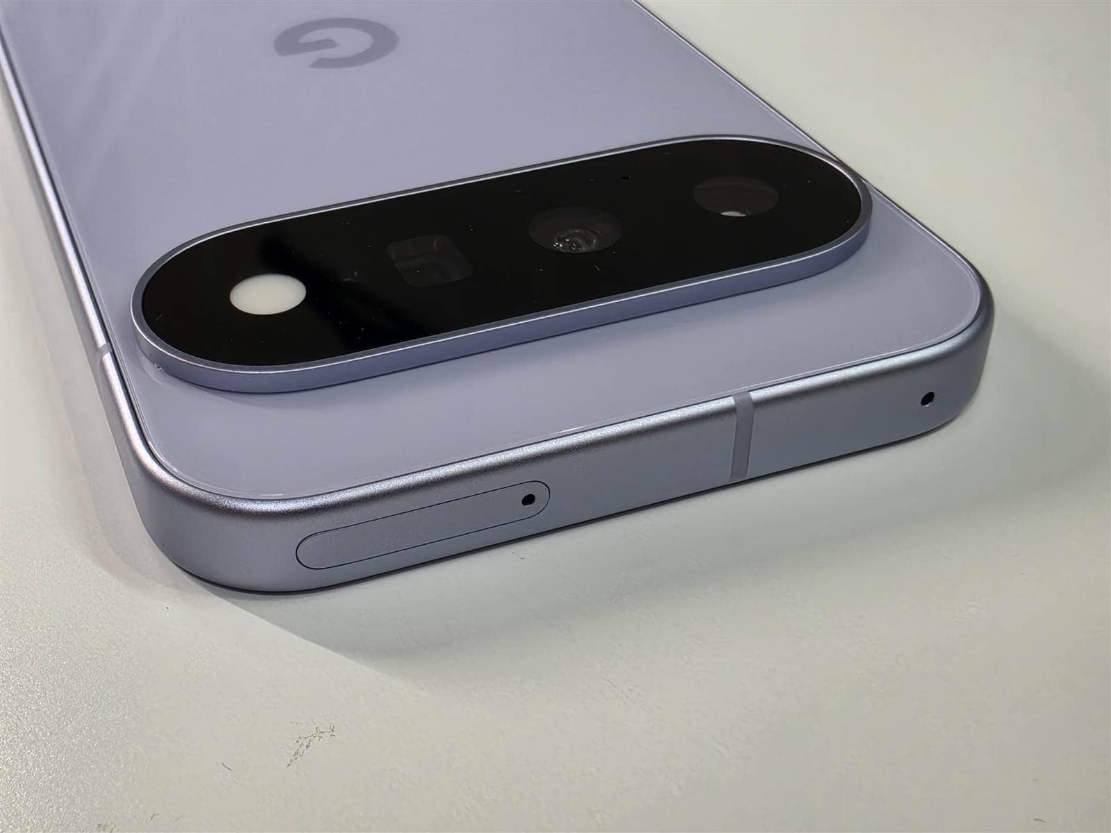 Pixel 11 上部側面 マイク