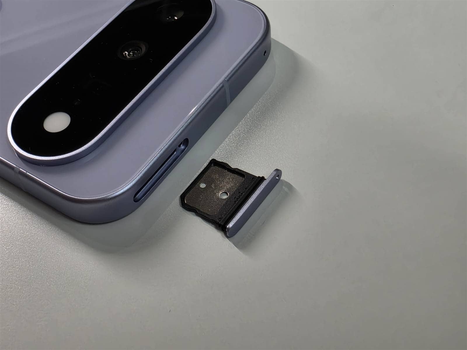 Pixel 11 SIMトレイ nanoSIM