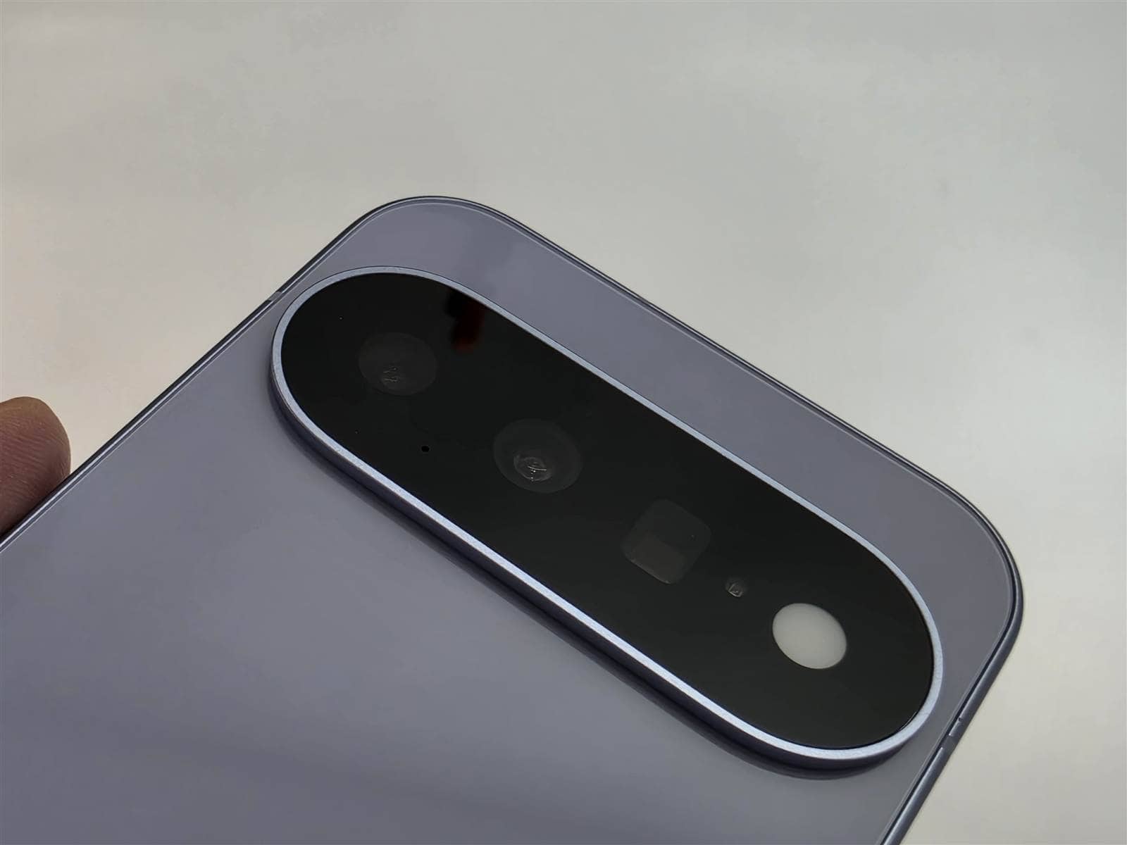 Pixel 11 カメラバー レンズ配置 拡大