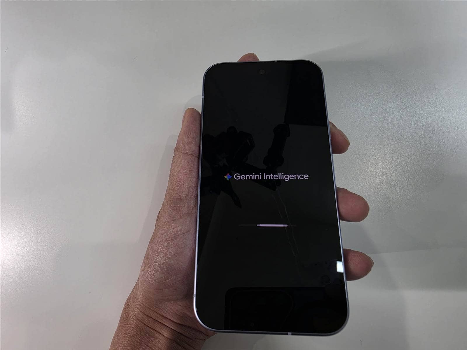 Pixel 11 起動画面 Gemini Intelligence