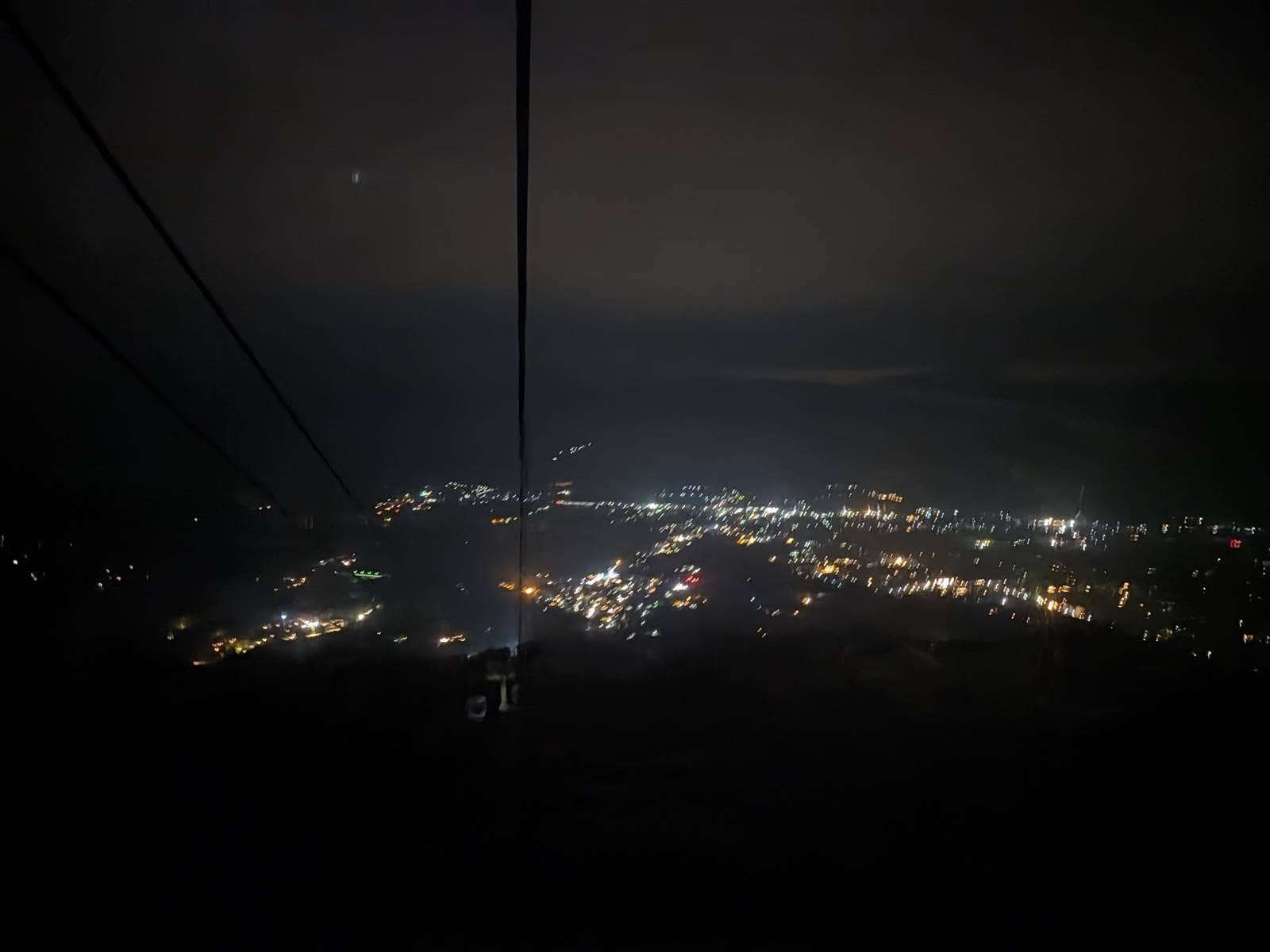 Pixel 11 カメラ作例 夜景 ゴンドラ 全体 甘い描写