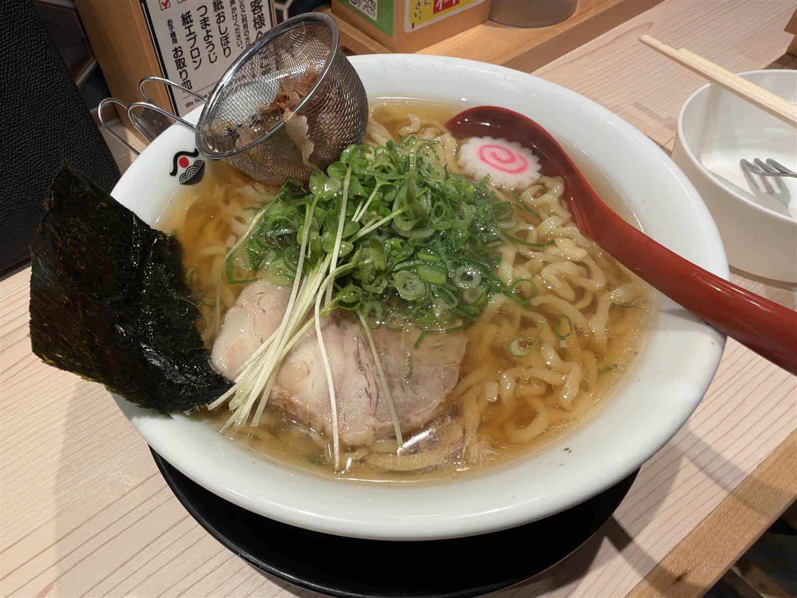 iPhone 18 Pro 作例 マクロ撮影で超広角カメラに切り替わったラーメンの接写