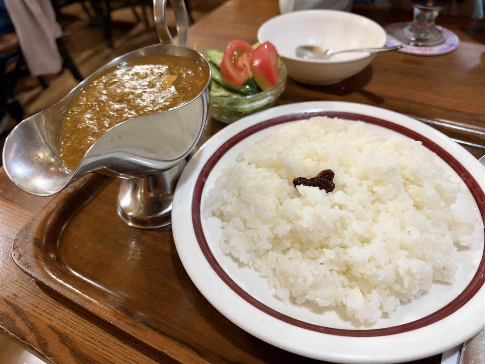 iPhone 18 Pro 室内作例 カレーライスとソースポット